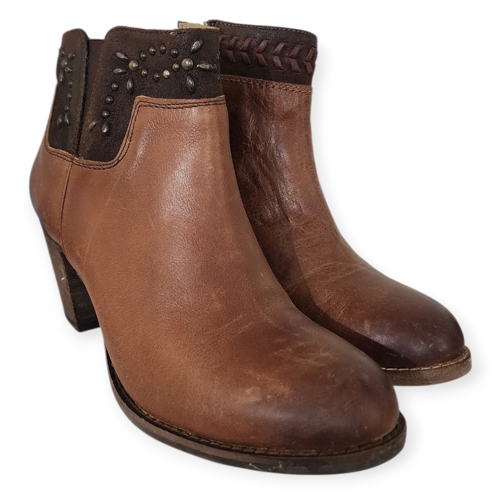 OluKai Unique Sample Size 7B Chestnut Brown Leather Ankle Booties Women's